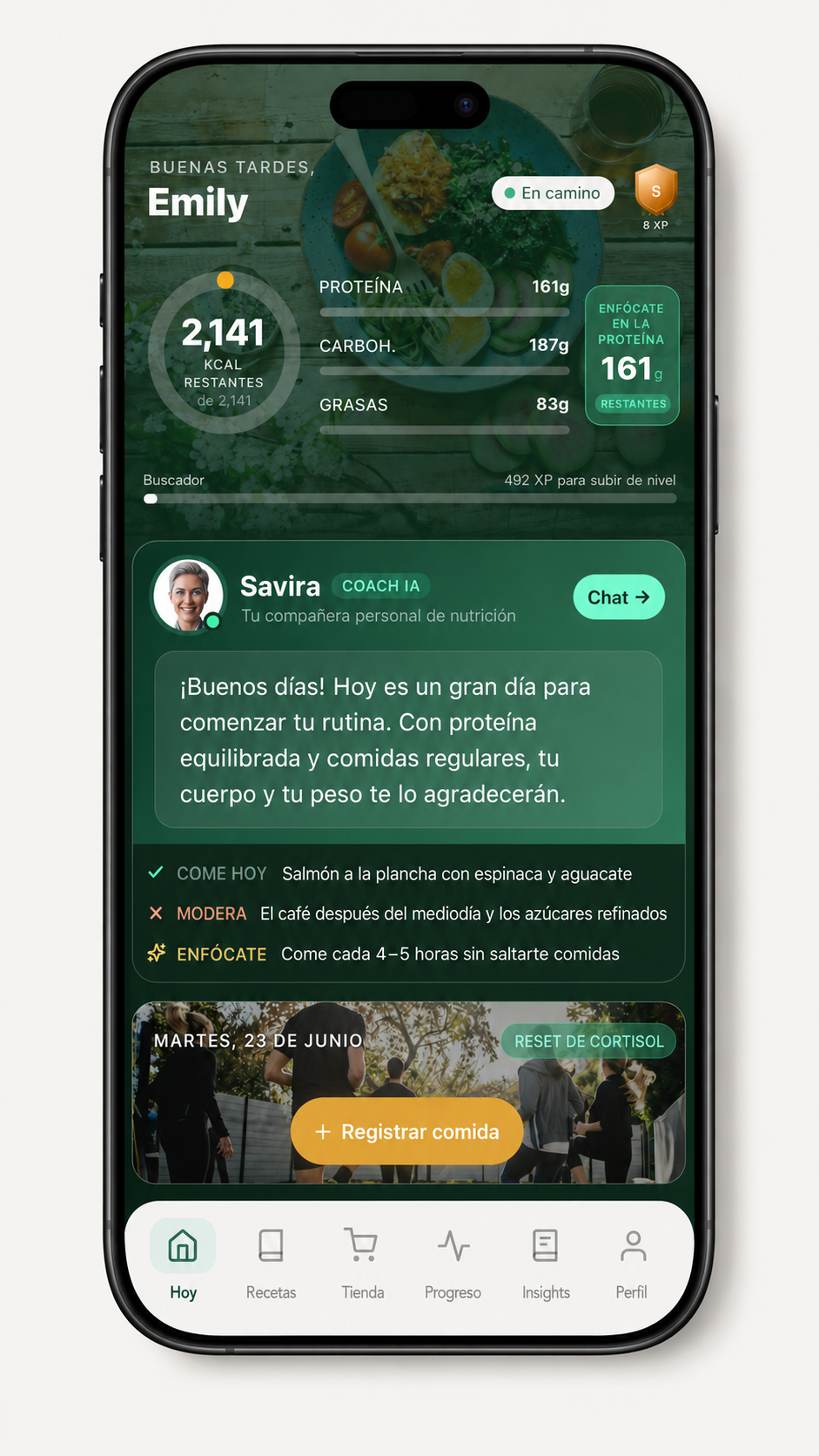 Pantalla de dashboard de Savira con macros y mensaje del coach IA